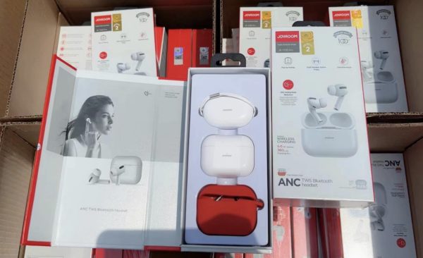 Joyroom JR-T03S Pro Wireless Earbuds with Silicone Case (Original) - Image 4